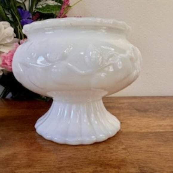 Vintage White Milk Glass Pedestal Bowl Leaf Vine Pattern Footed Compote MCM‎ - Picture 2 of 6
